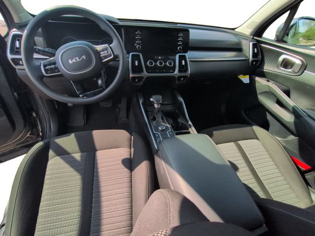 Used 2023 Kia Sorento LX FWD image 17