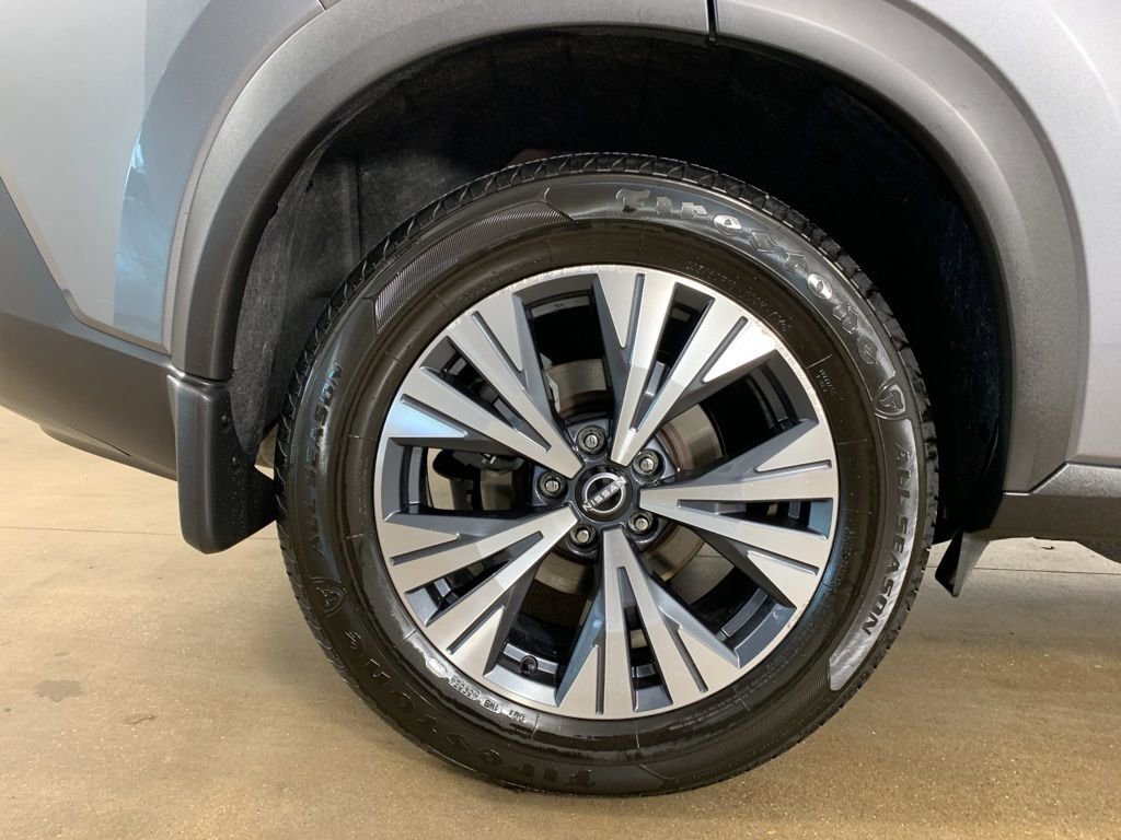 Used 2023 Nissan Rogue SV w/ SV Premium B Package image 40