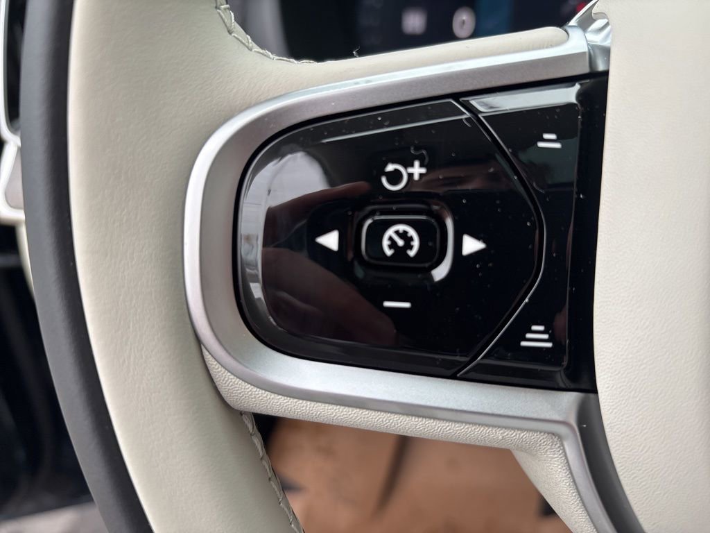 New 2026 Volvo XC90 B6 Ultra w/ Protection Package image 23