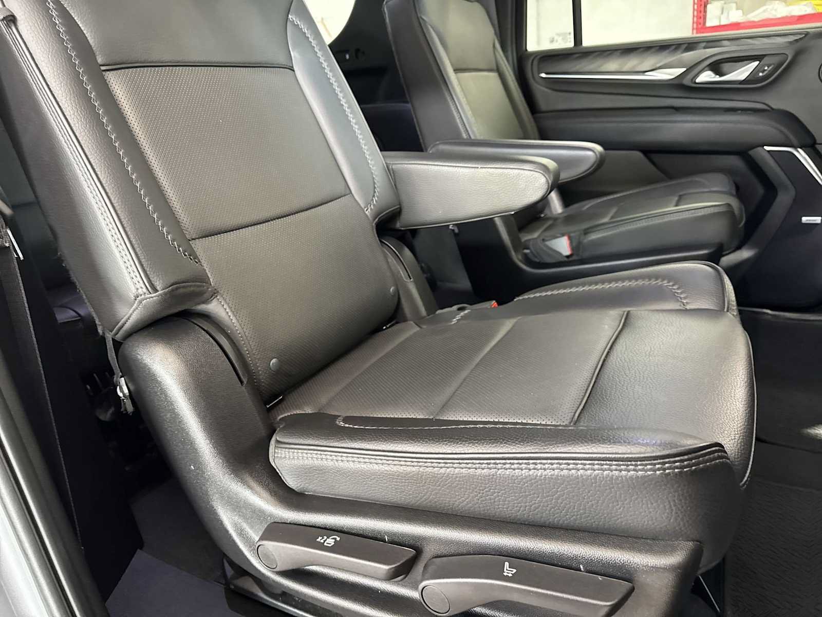 Used 2024 GMC Yukon XL Denali AWD/4WD image 20