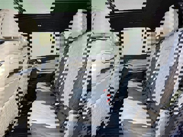 Used 2025 BMW X7 xDrive40i w/ Executive Package image 12