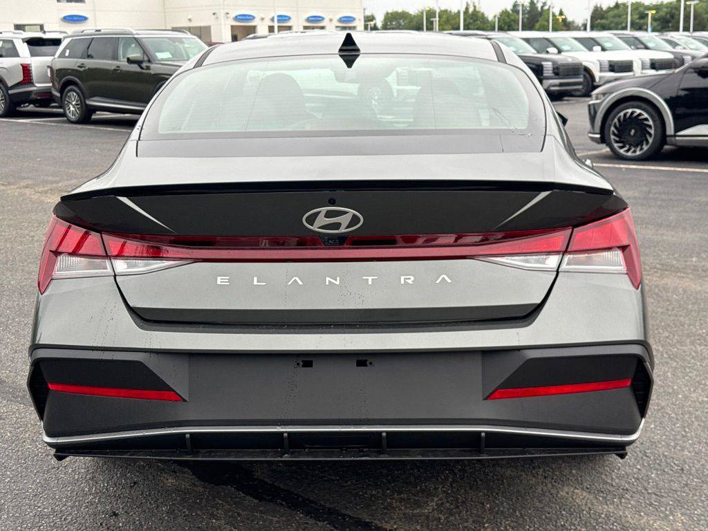 New 2026 Hyundai Elantra SEL Sport FWD image 6