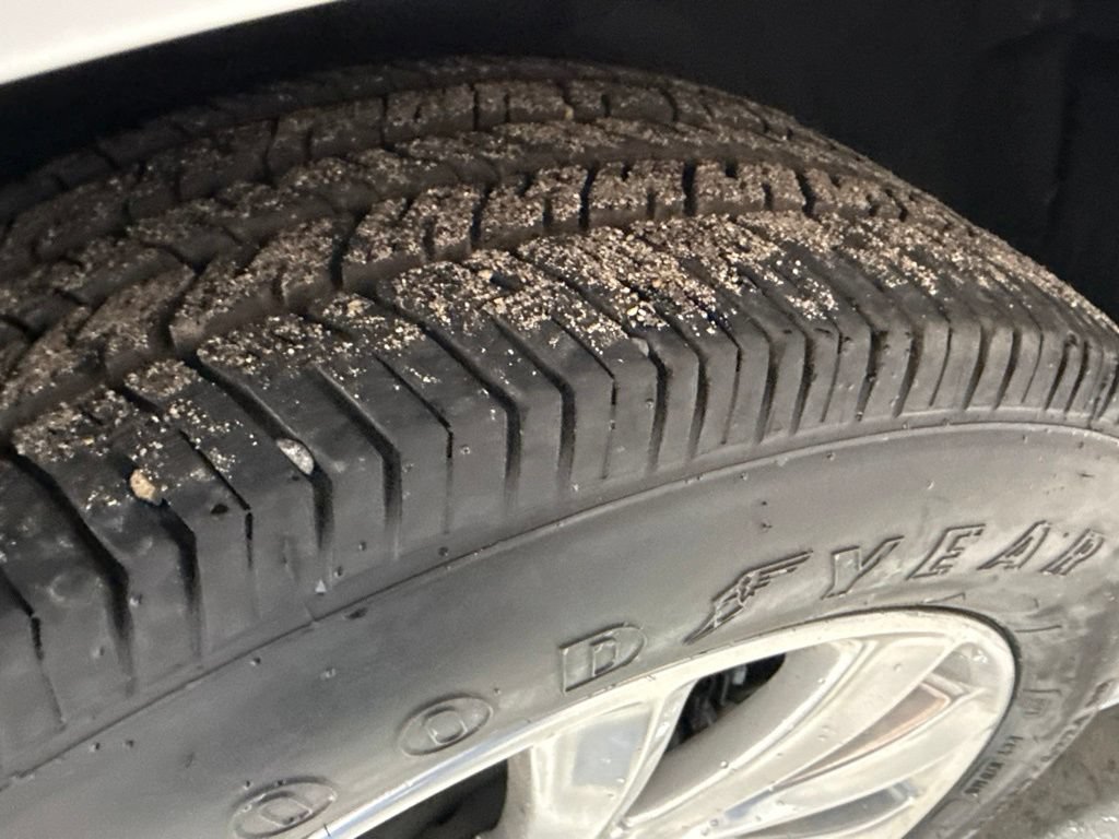 Used 2019 Buick Envision Essence w/ LPO, Road Trip Package FWD image 39