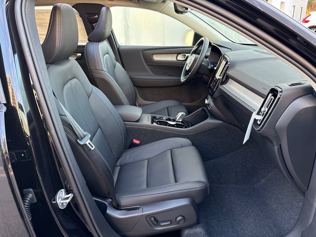 New 2026 Volvo XC40 B5 Plus AWD/4WD image 16