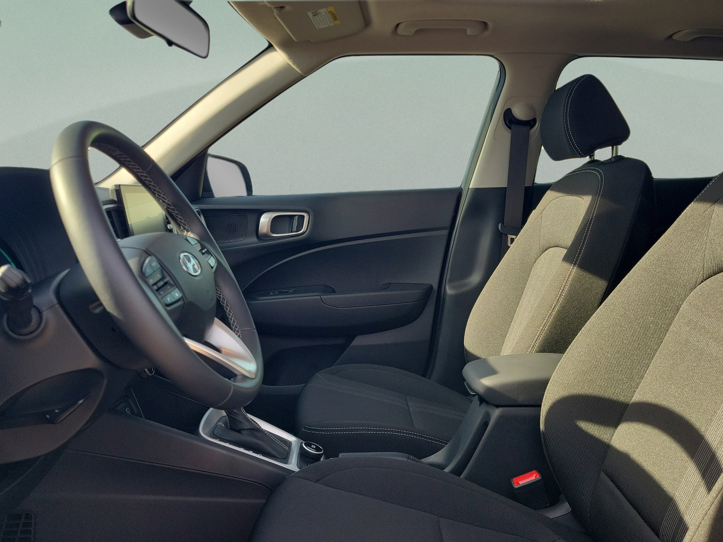 Used 2025 Hyundai Venue SEL FWD image 22