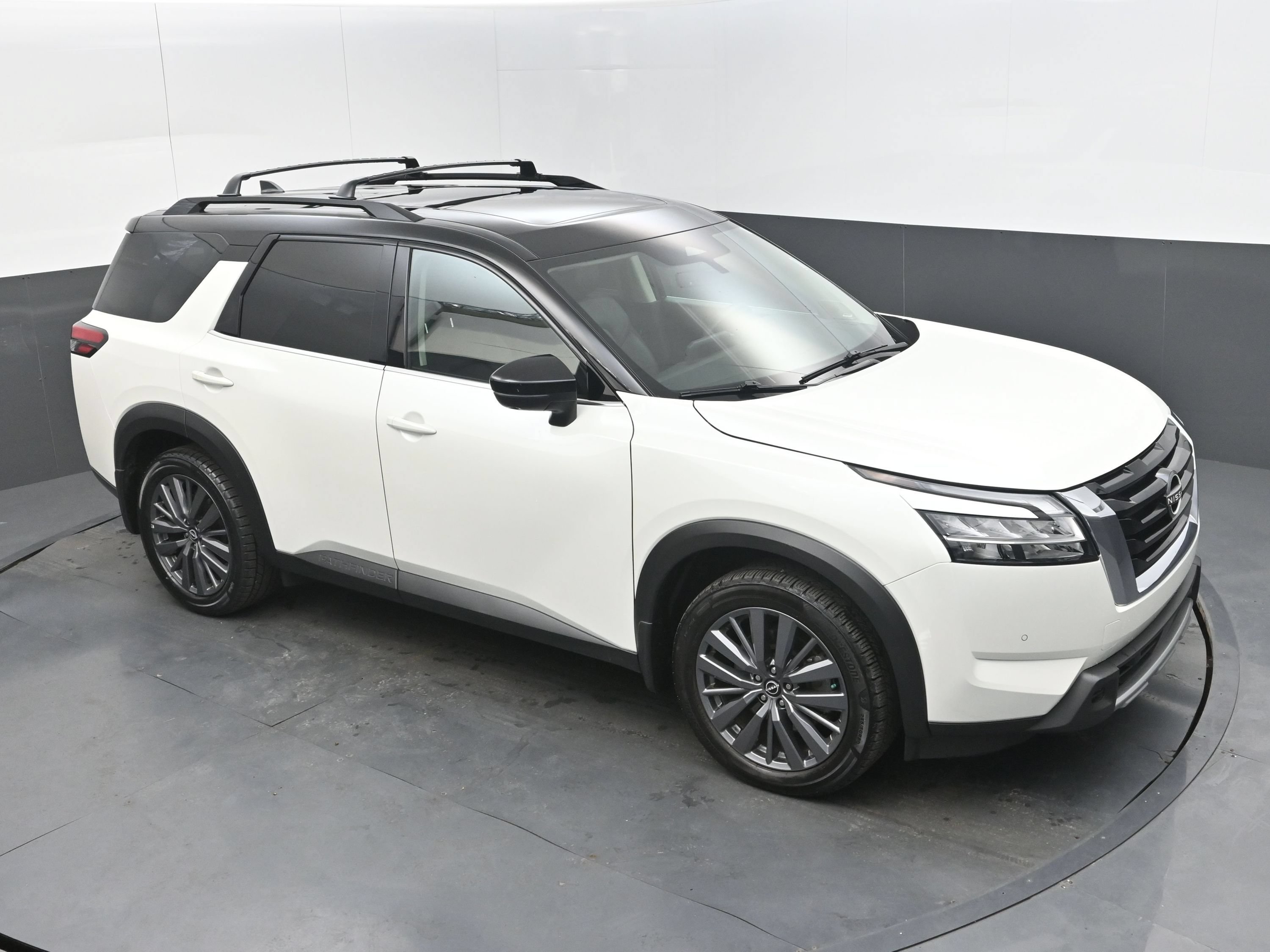 Used 2024 Nissan Pathfinder SL w/ SL Premium Package FWD image 28