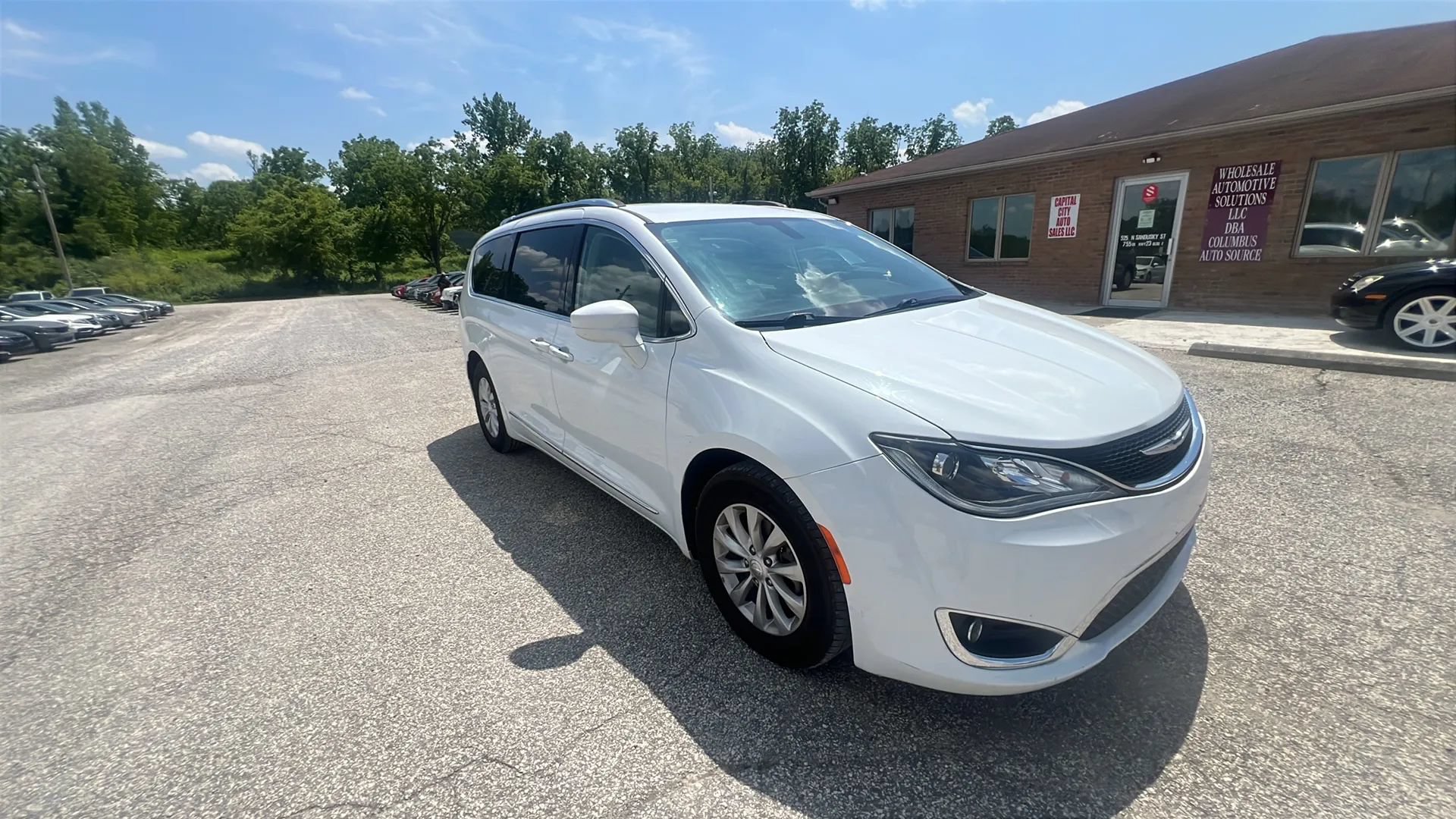 Used 2018 Chrysler Pacifica Touring-L Plus FWD image 4