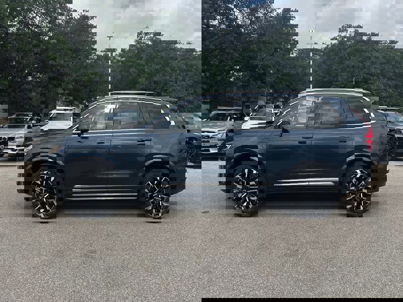 New 2025 Volvo XC90 T8 Plus image 3