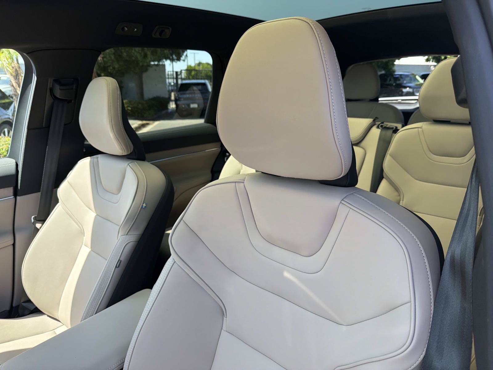 Used 2026 Volvo EX90 Plus RWD image 19