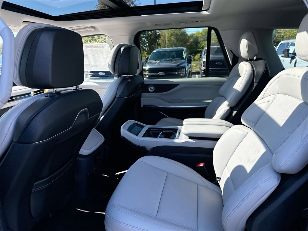 New 2025 Lincoln Navigator L Reserve image 23