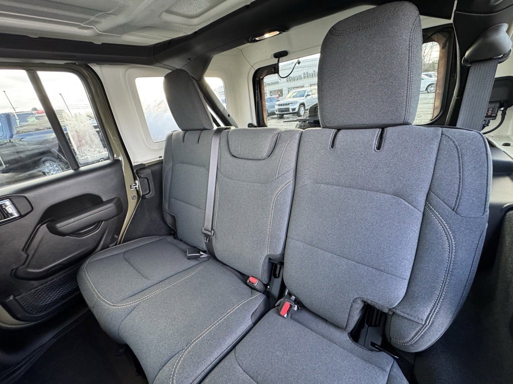 Used 2025 Jeep Wrangler Willys image 12