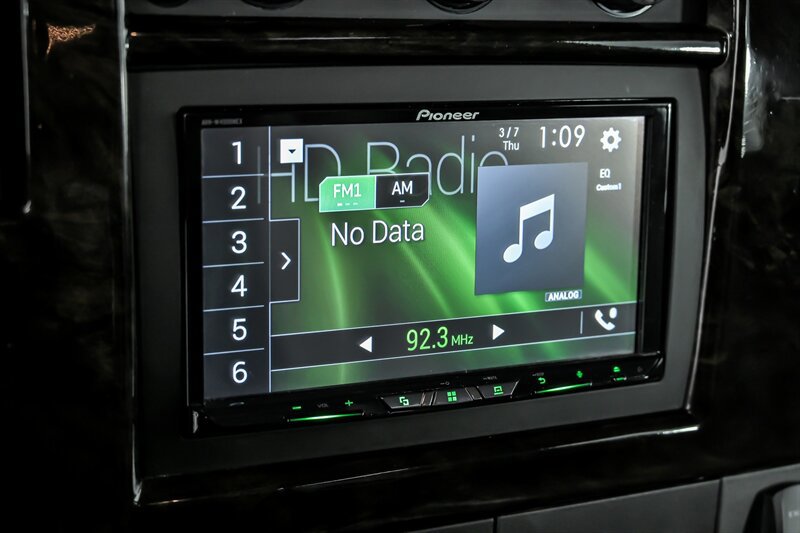 Used 2018 GMC Savana 2500 Extended w/ Enhanced Convenience Package RWD image 27