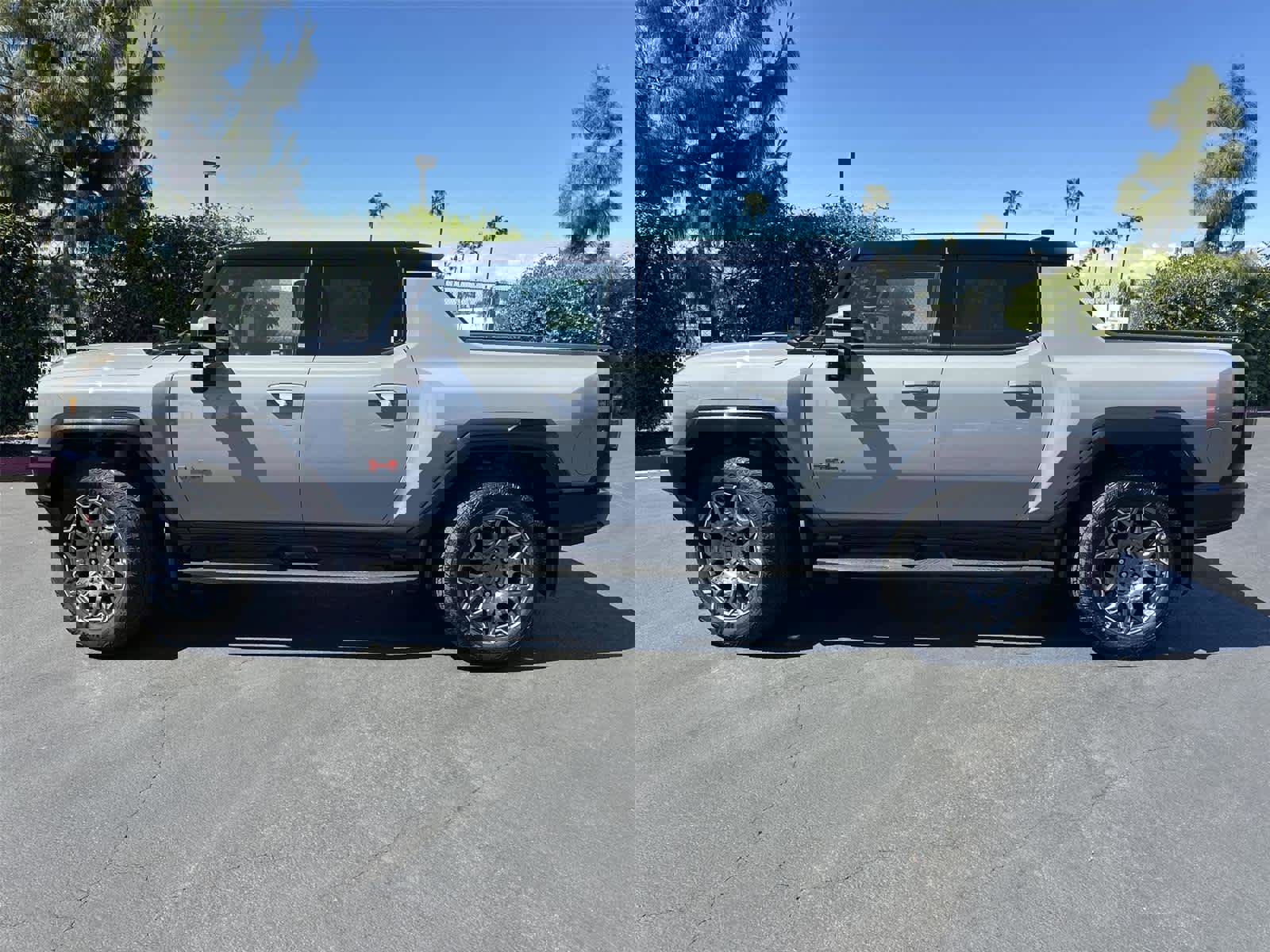 Used 2024 GMC Hummer EV 3X w/ LPO, Illumination Package image 3