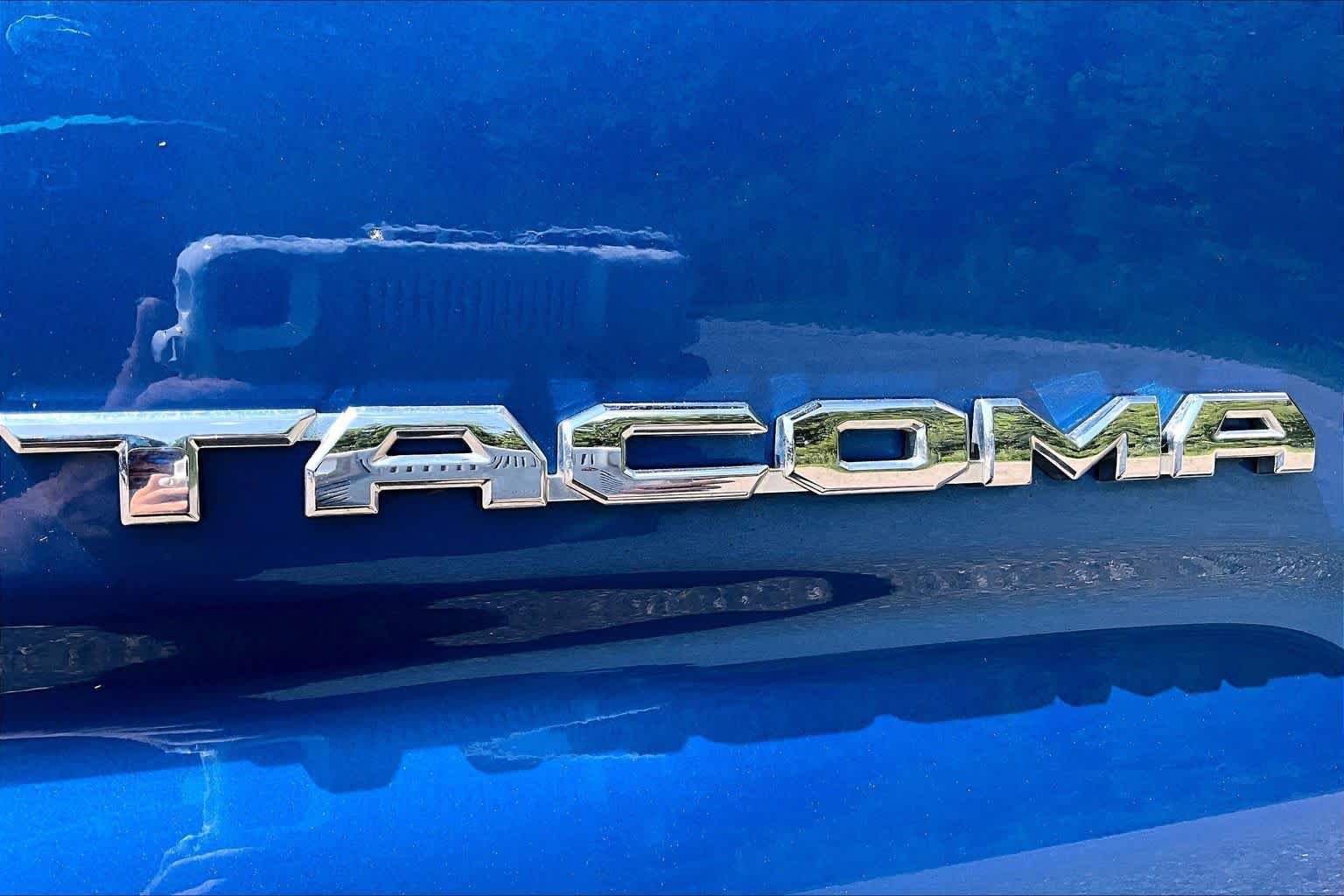 Certified 2016 Toyota Tacoma SR5 w/ SR5 Appearance Package (SN) AWD/4WD image 33