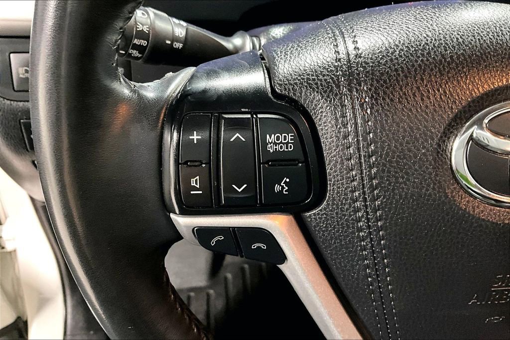 Used 2019 Toyota Highlander SE image 24