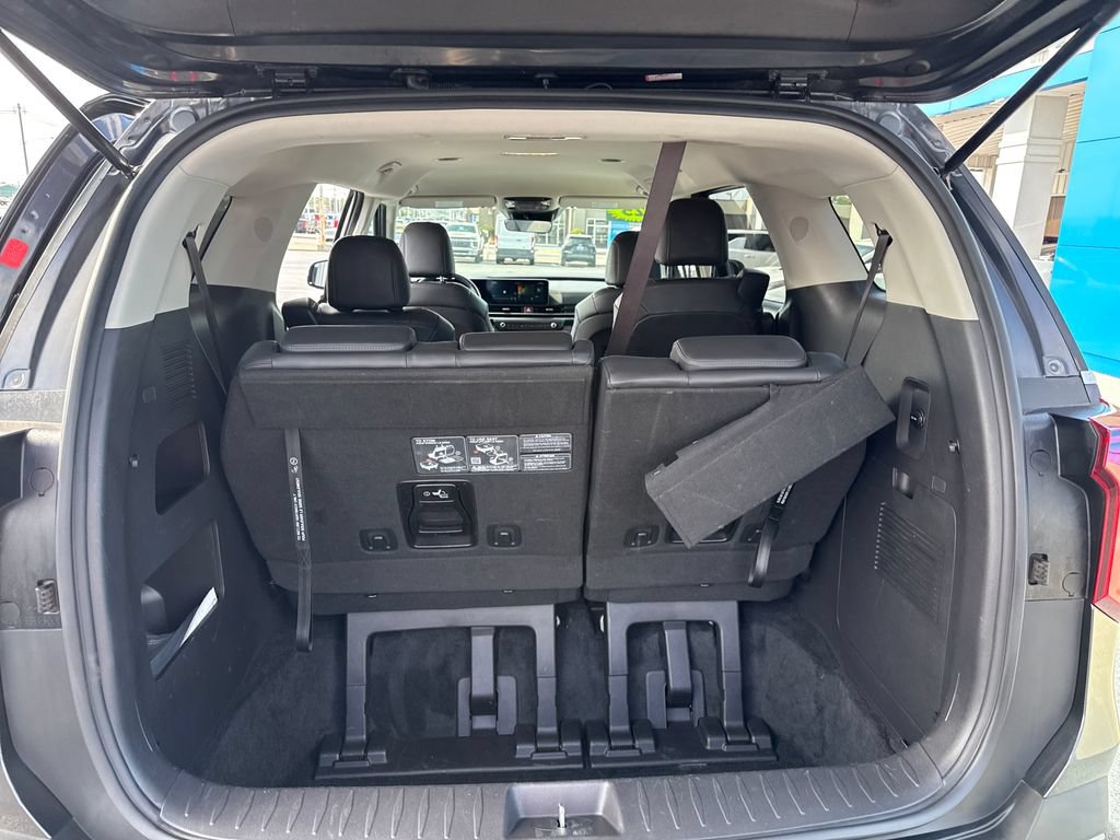Used 2025 Kia Carnival FWD image 26