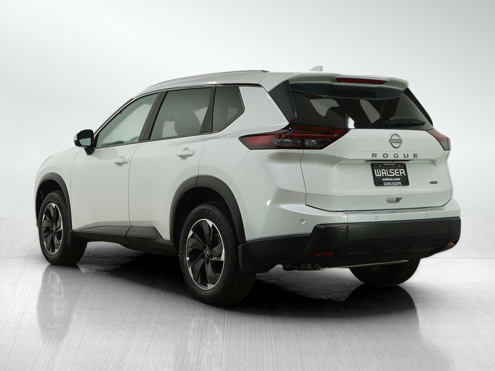 Used 2025 Nissan Rogue SV w/ SV Premium Package image 3