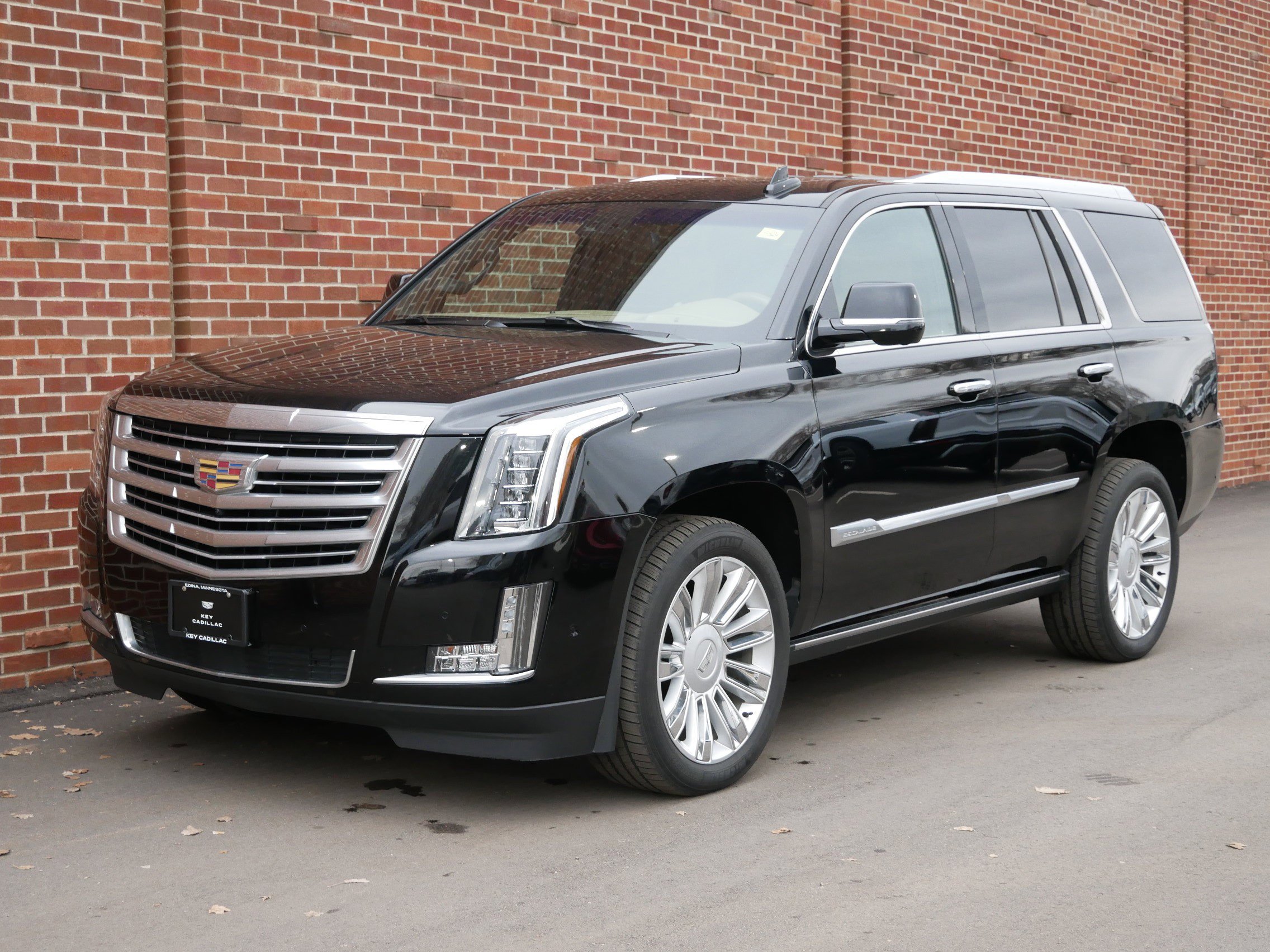 Used 2018 Cadillac Escalade Platinum AWD/4WD image 1