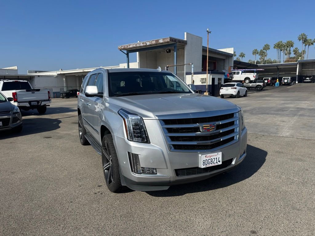Used 2018 Cadillac Escalade Luxury image 3