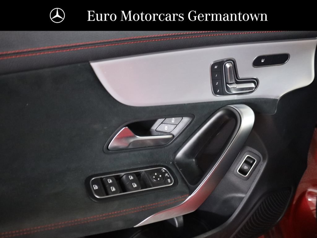 Used 2023 Mercedes-Benz CLA 250 4MATIC image 9