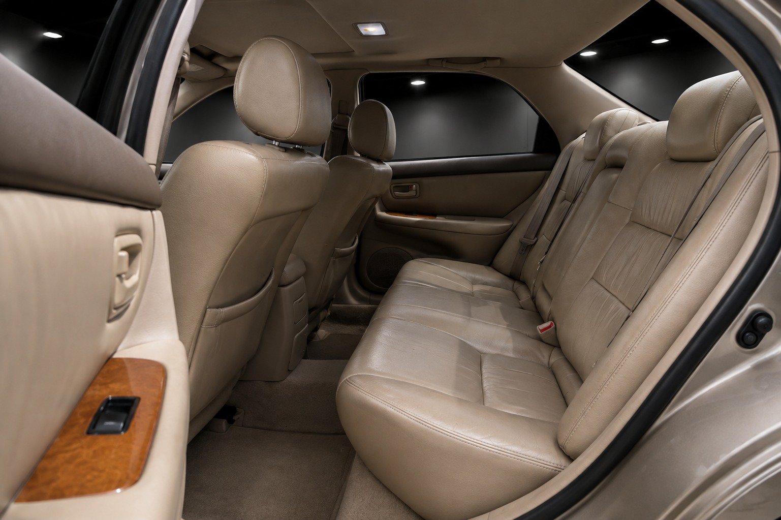 Used 2000 Lexus ES 330 FWD image 7