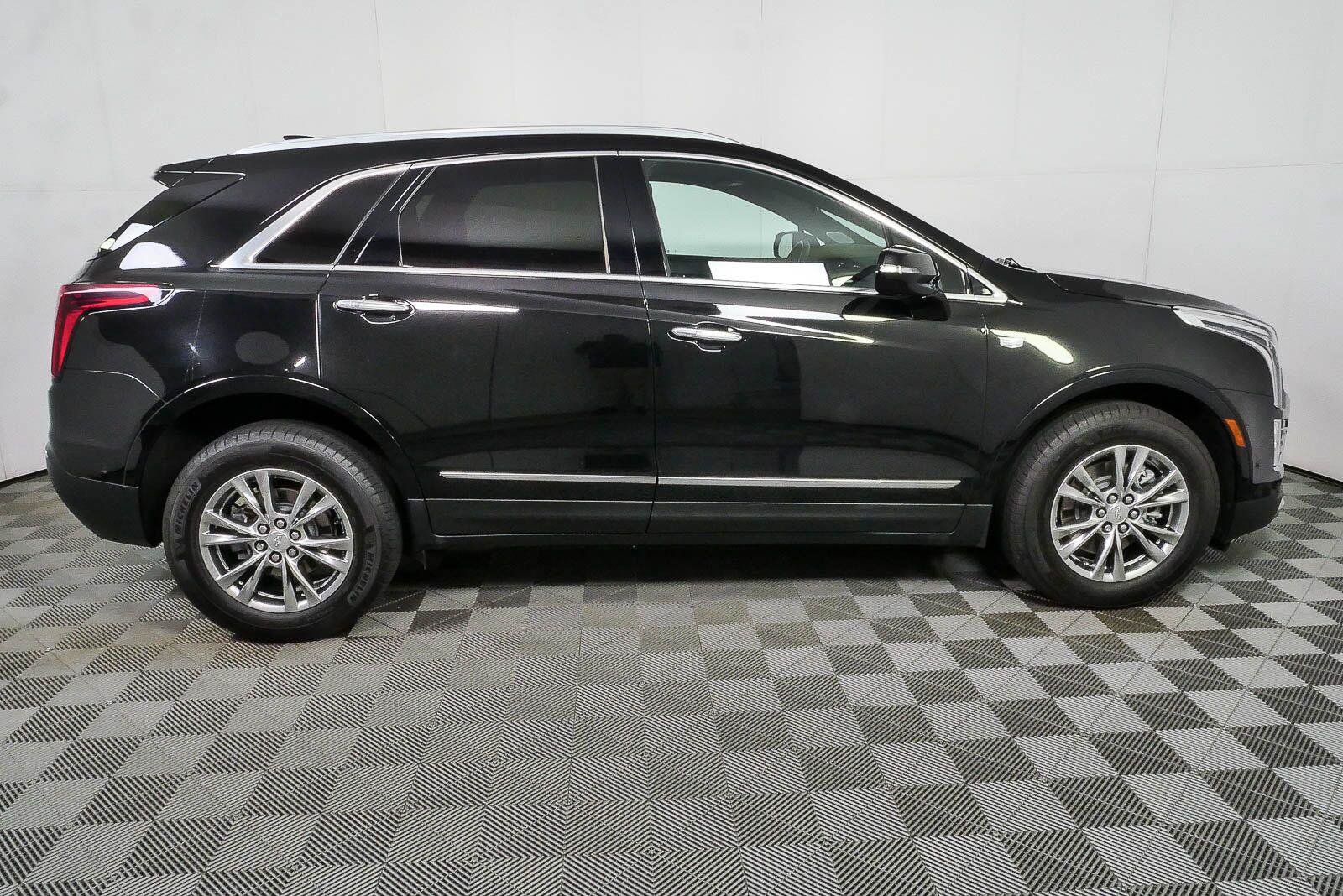 Certified 2023 Cadillac XT5 Premium Luxury w/ Technology Package FWD image 2