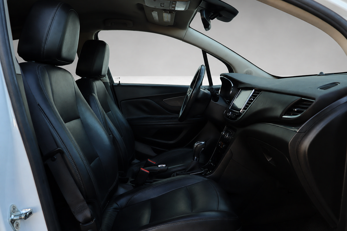 Used 2017 Buick Encore Essence FWD image 21