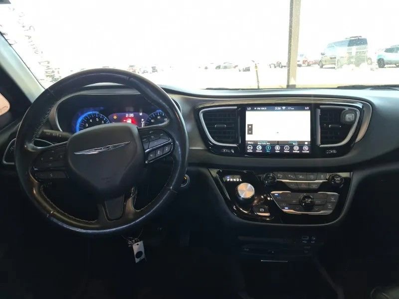 Used 2020 Chrysler Pacifica Touring-L AWD/4WD image 2