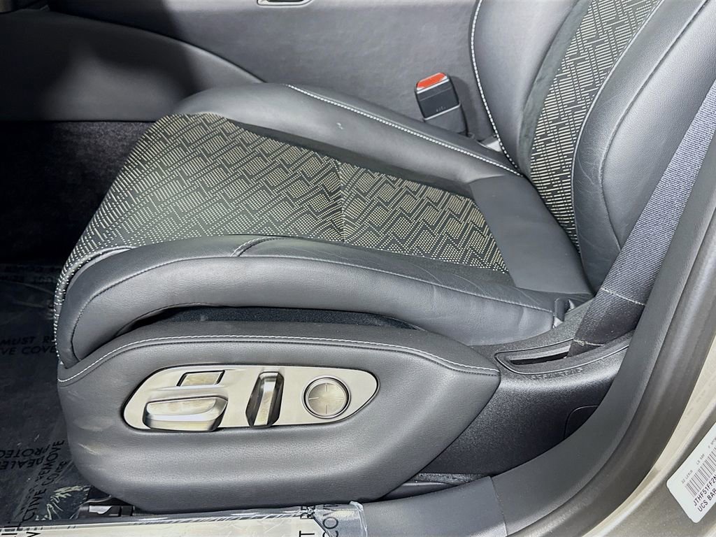 Used 2022 Lexus LS 500 F Sport w/ Accessory Package (Z1) image 25