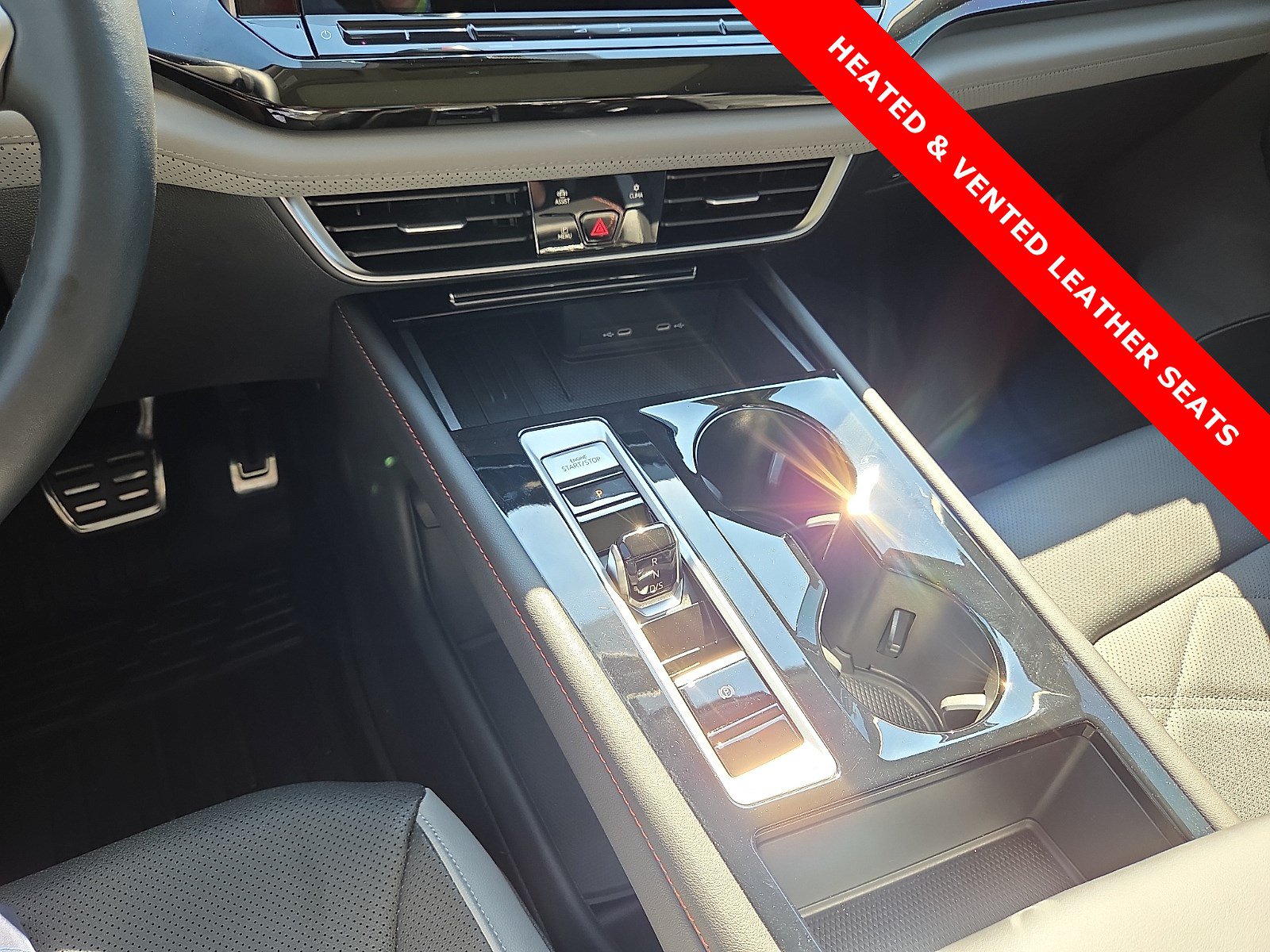 Used 2025 Volkswagen Atlas Peak Edition SE AWD/4WD image 25