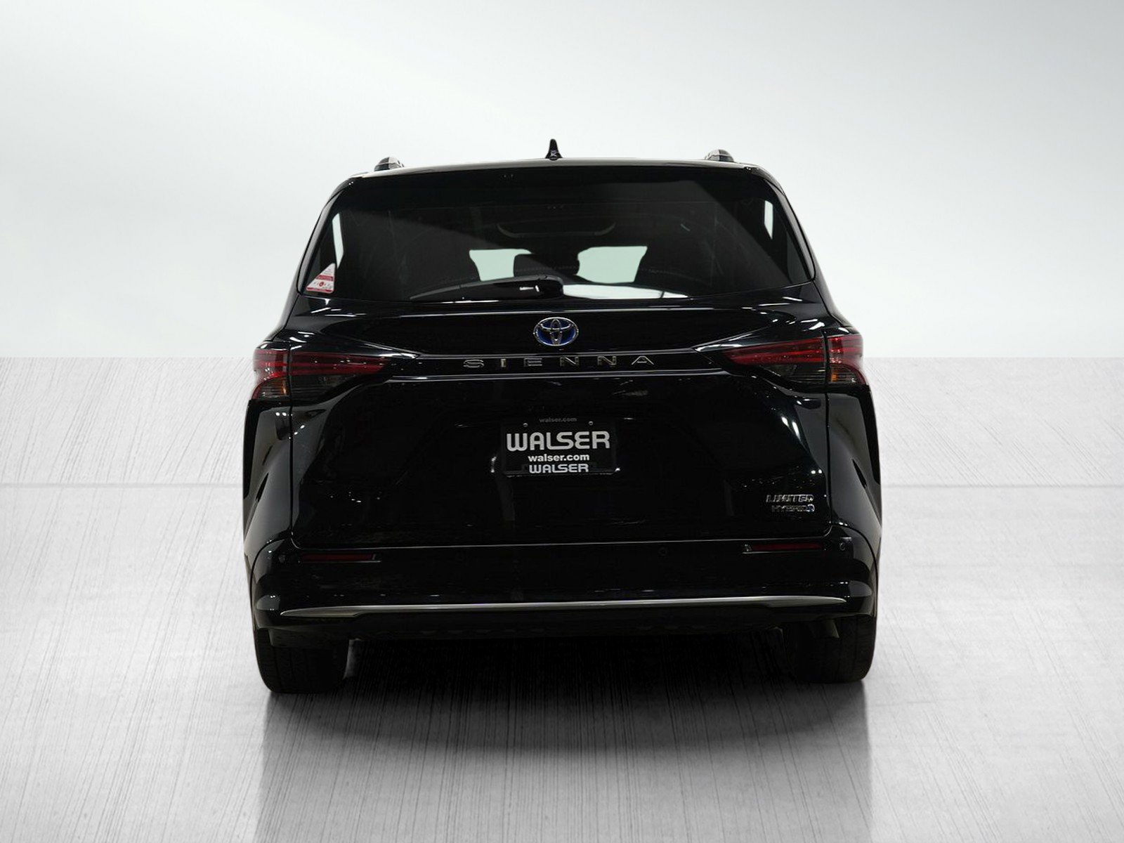 Used 2021 Toyota Sienna Limited image 4