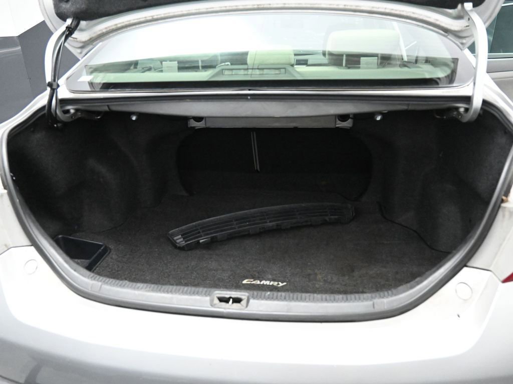Used 2011 Toyota Camry LE image 21