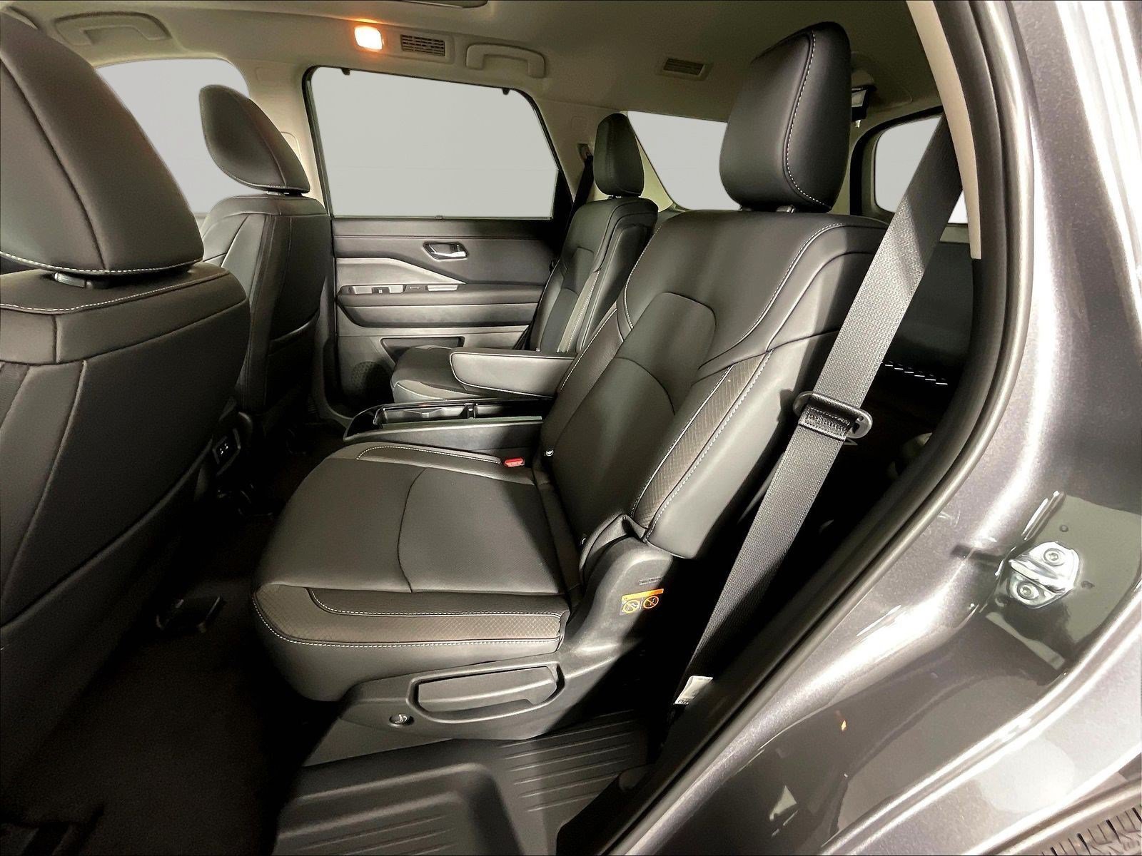 New 2026 Nissan Pathfinder SL w/ SL Premium Package AWD/4WD image 18