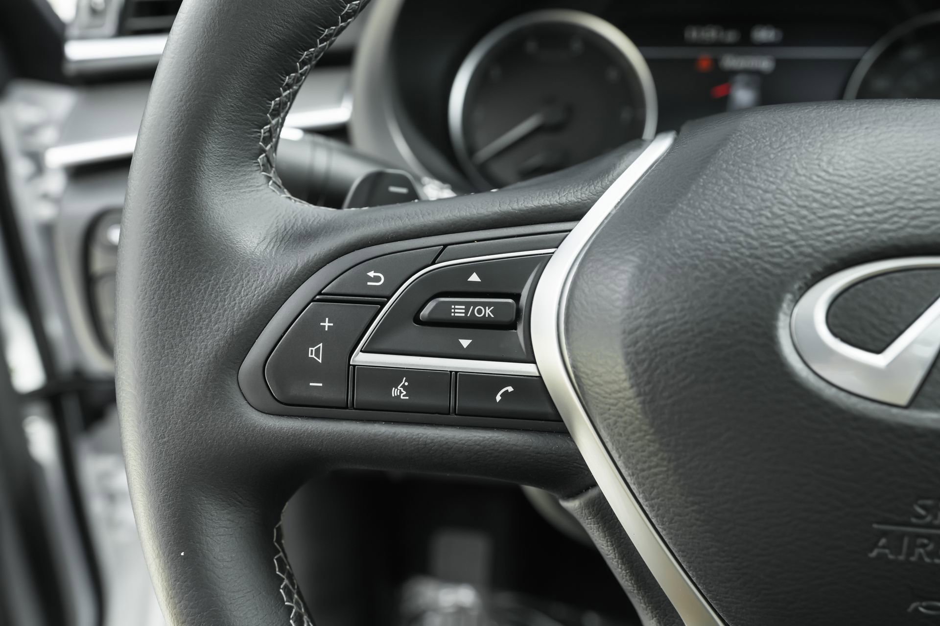 Used 2025 INFINITI QX50 Luxe image 18