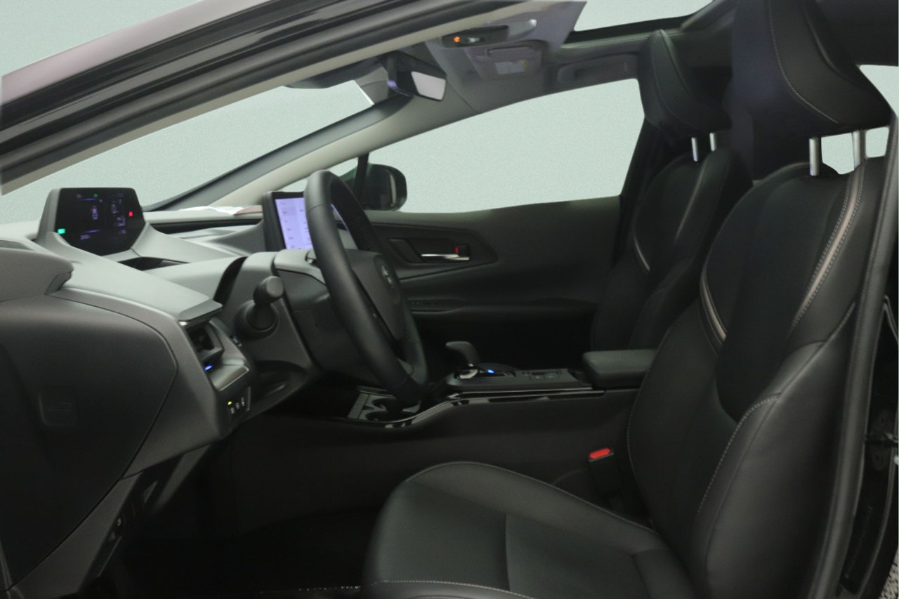 Used 2024 Toyota Prius XLE FWD image 30