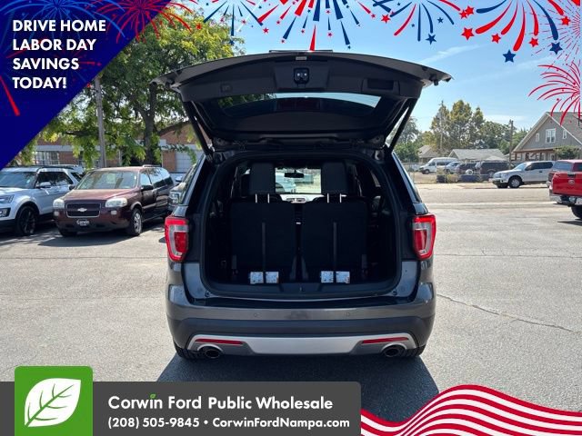 Used 2017 Ford Explorer XLT w/ Equipment Group 202A AWD/4WD image 29