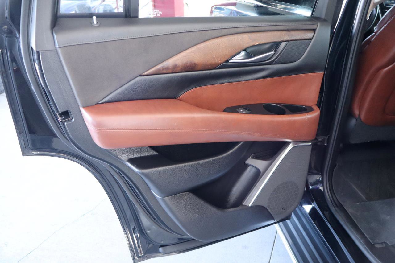 Used 2018 Cadillac Escalade Luxury RWD image 28