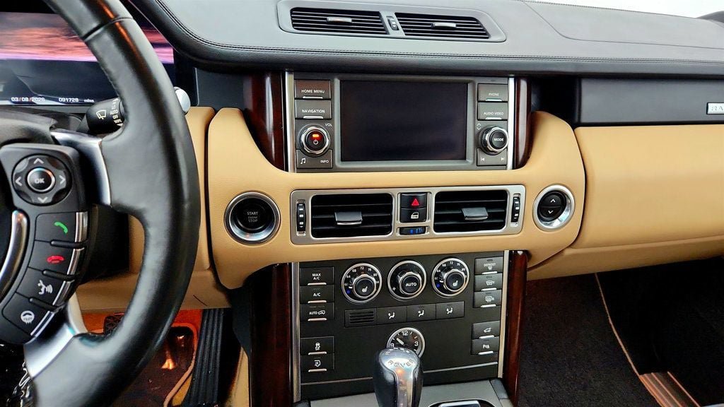 Used 2012 Land Rover Range Rover HSE AWD/4WD image 18