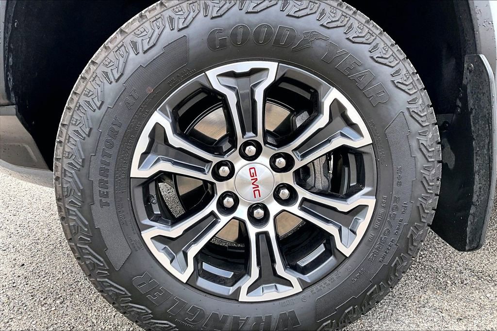 Used 2023 GMC Canyon AT4 w/ AT4 Premium Package AWD/4WD image 9