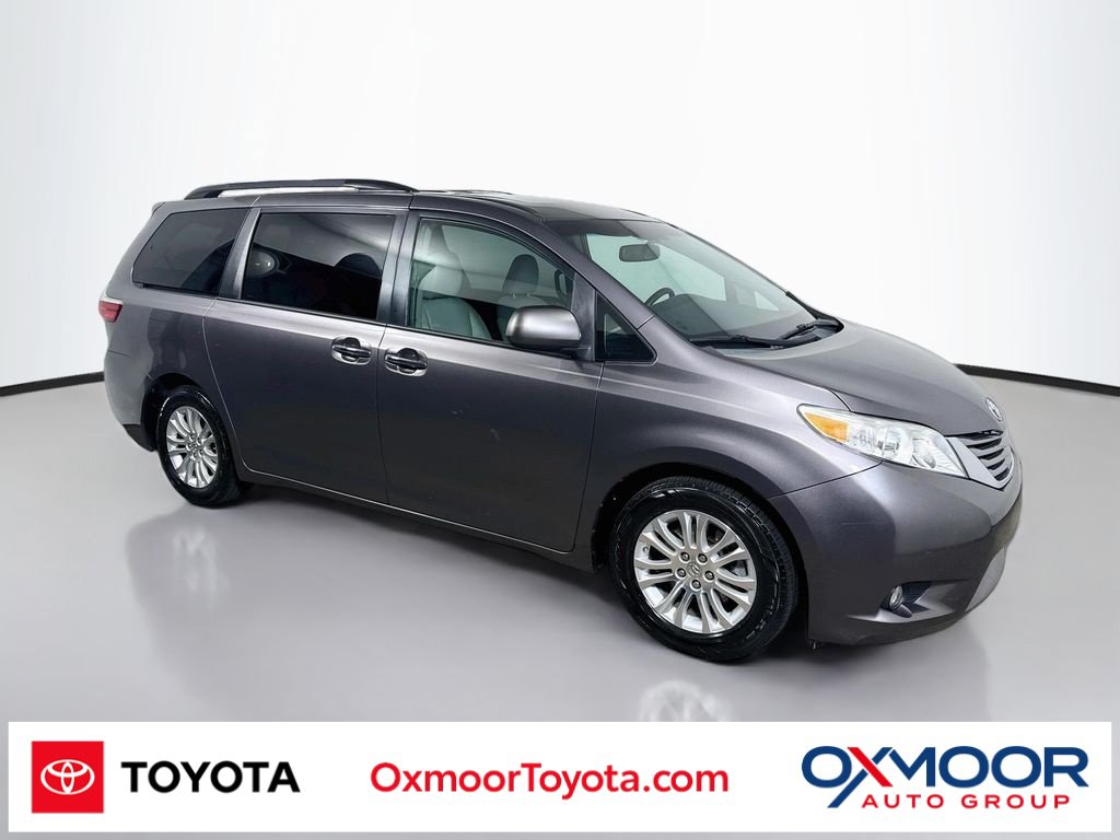 Used 2015 Toyota Sienna XLE Premium FWD image 1