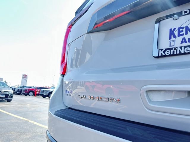 Used 2023 GMC Yukon AT4 w/ Technology Package AWD/4WD image 9