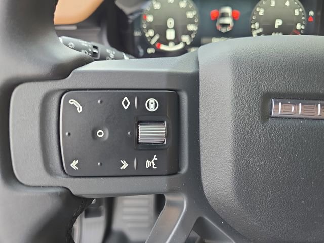 Used 2025 Land Rover Defender 90 X-Dynamic SE image 16