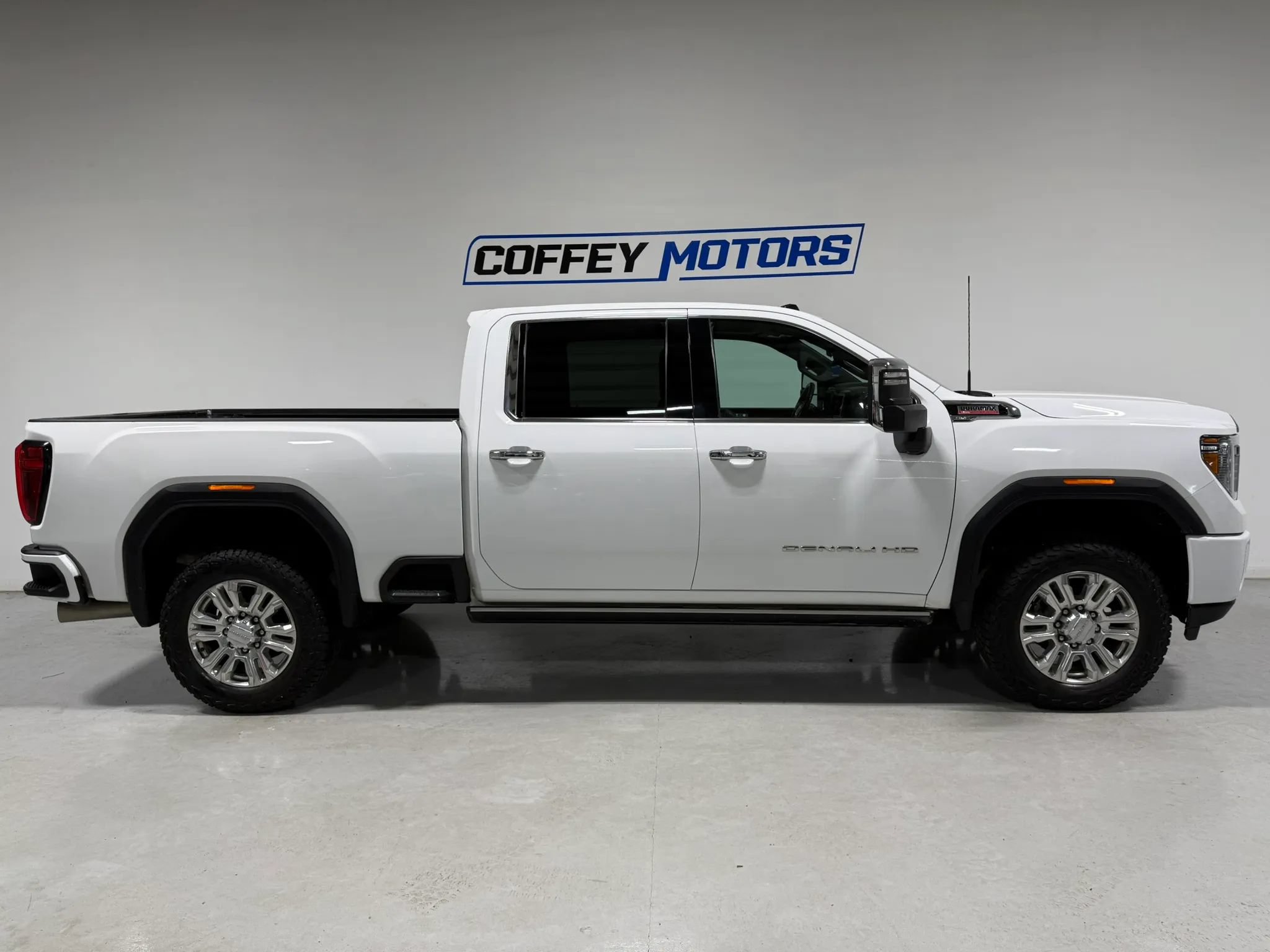 Used 2022 GMC Sierra 2500 Denali w/ Denali Ultimate Package AWD/4WD image 7