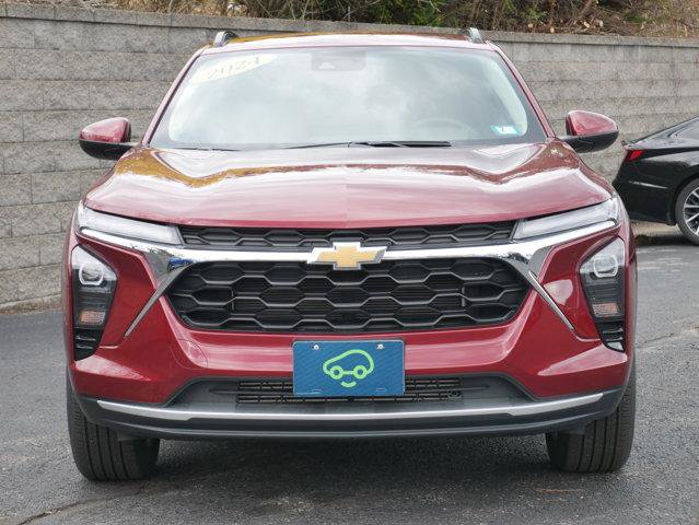Certified 2024 Chevrolet Trax LT w/ Driver Confidence Package FWD image 2