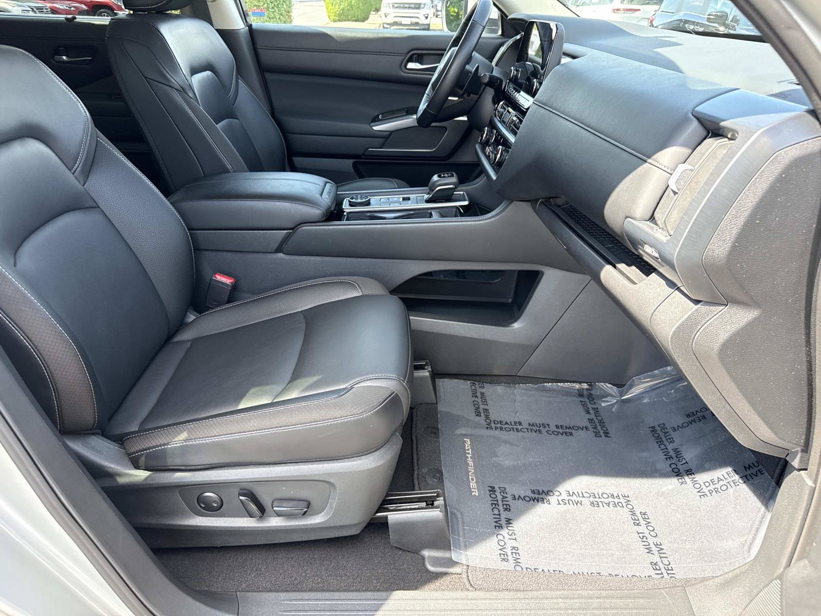 Used 2025 Nissan Pathfinder SL AWD/4WD image 25