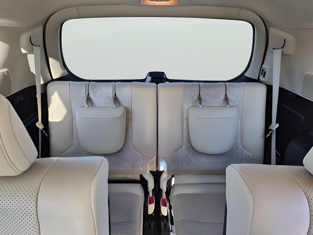 Used 2023 Lexus GX 460 Luxury w/ Sport Design Package AWD/4WD image 32