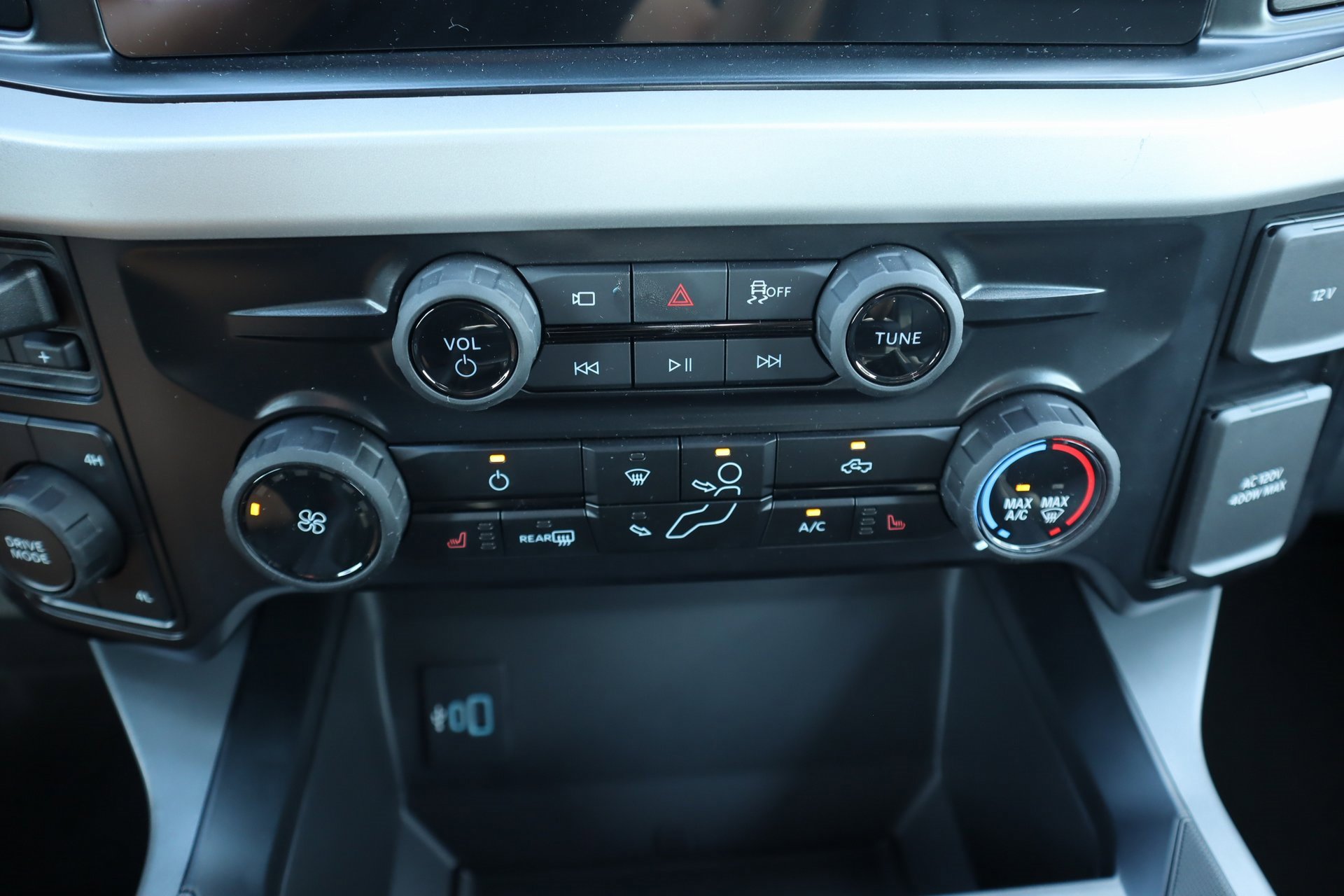 New 2026 Ford F250 XLT w/ XLT Premium Package image 7