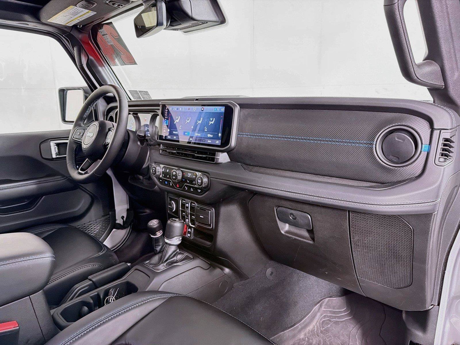 Used 2024 Jeep Wrangler Unlimited Rubicon 4xe AWD/4WD image 32