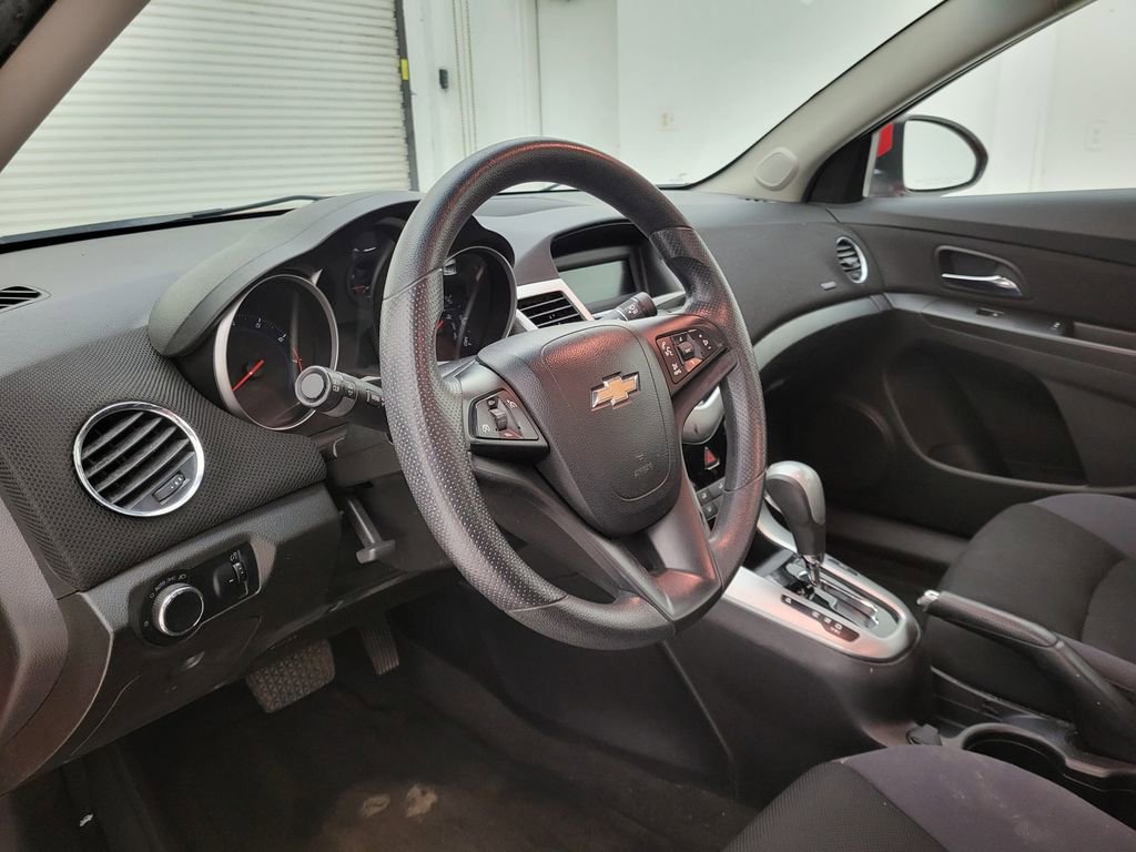 Used 2015 Chevrolet Cruze LT image 23