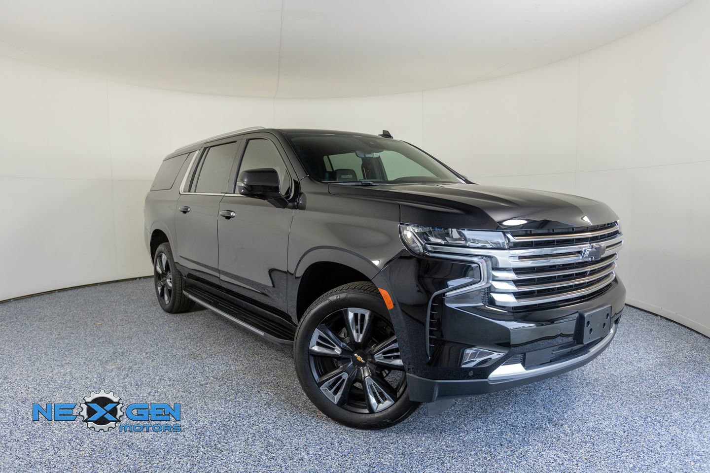 Used 2024 Chevrolet Suburban High Country w/ Advanced Technology Package image 1
